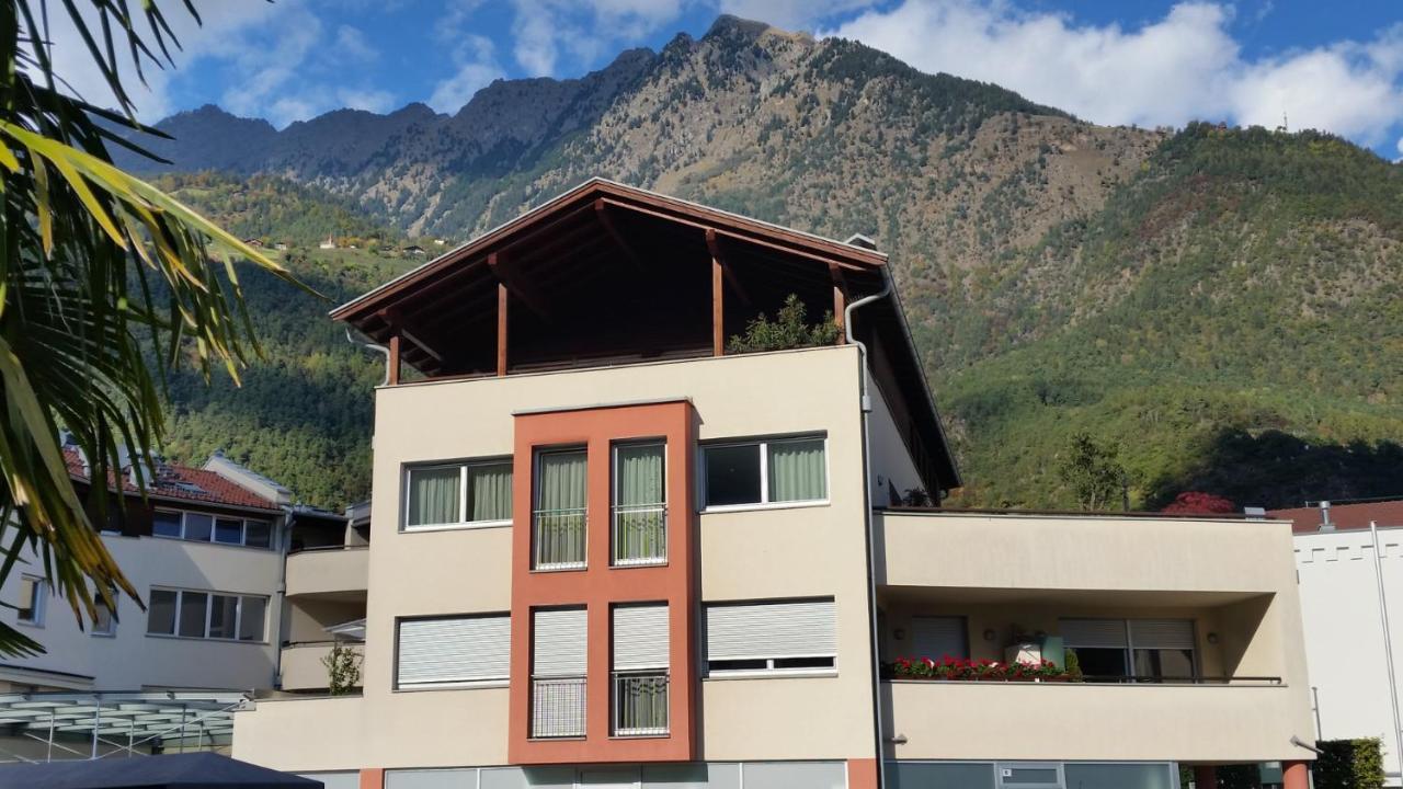 Ferienwohnung Mit Garage, Fahrradraum Und Sehr Grosser Sonnenverwoehnten Terrasse Lagundo Exterior photo